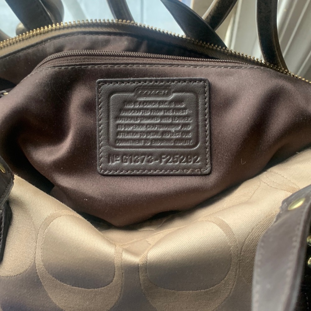 Coach Campbell Brown
Beige Signature Sateen
With Leather Straps - Picture 10 of 13
